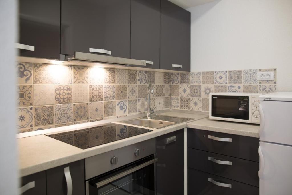 Serious Job Apartment Дубровник Екстериор снимка