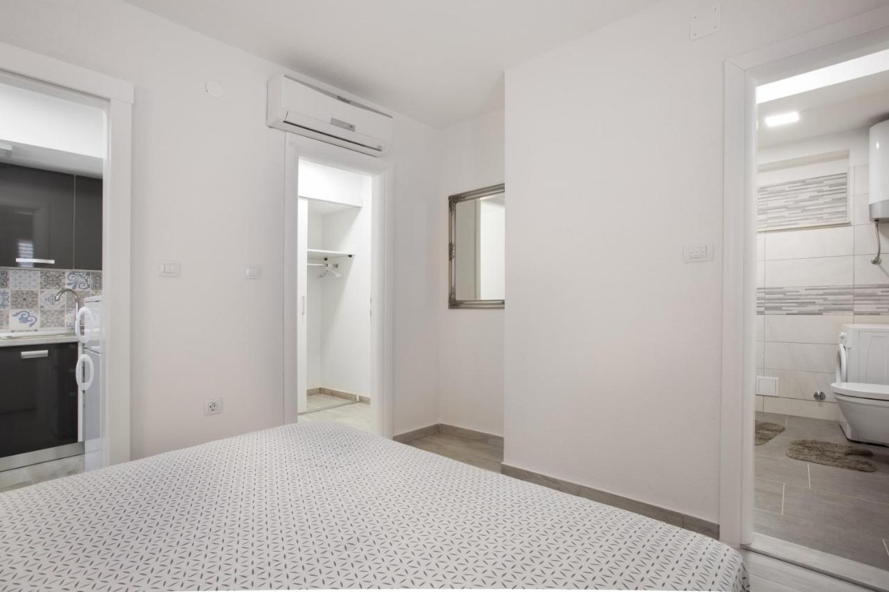 Serious Job Apartment Дубровник Екстериор снимка