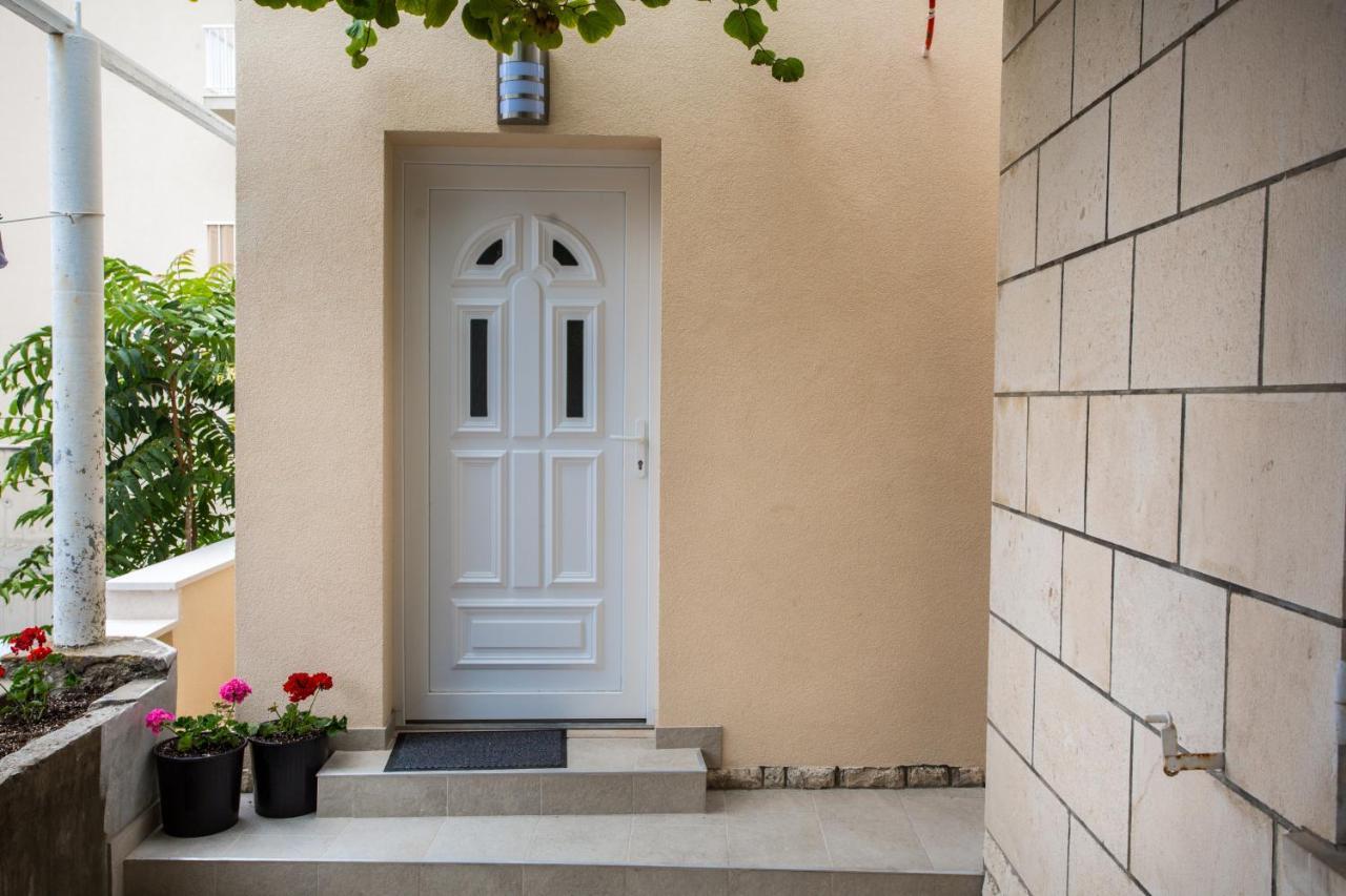 Serious Job Apartment Дубровник Екстериор снимка