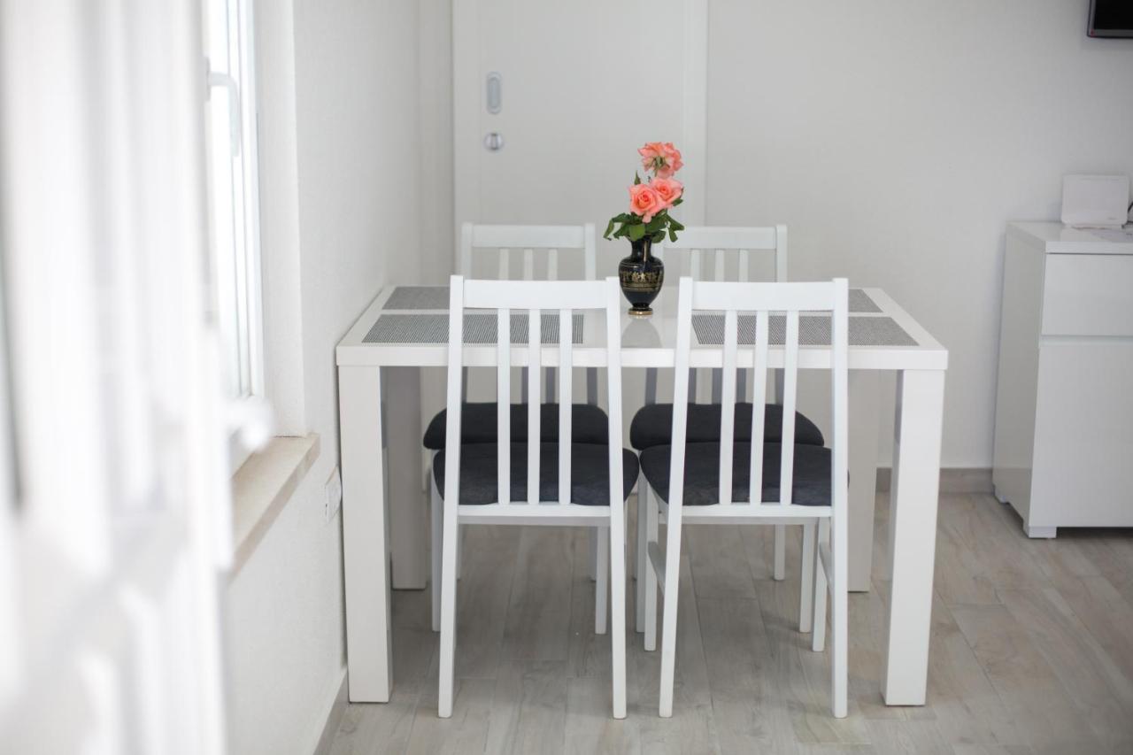 Serious Job Apartment Дубровник Екстериор снимка