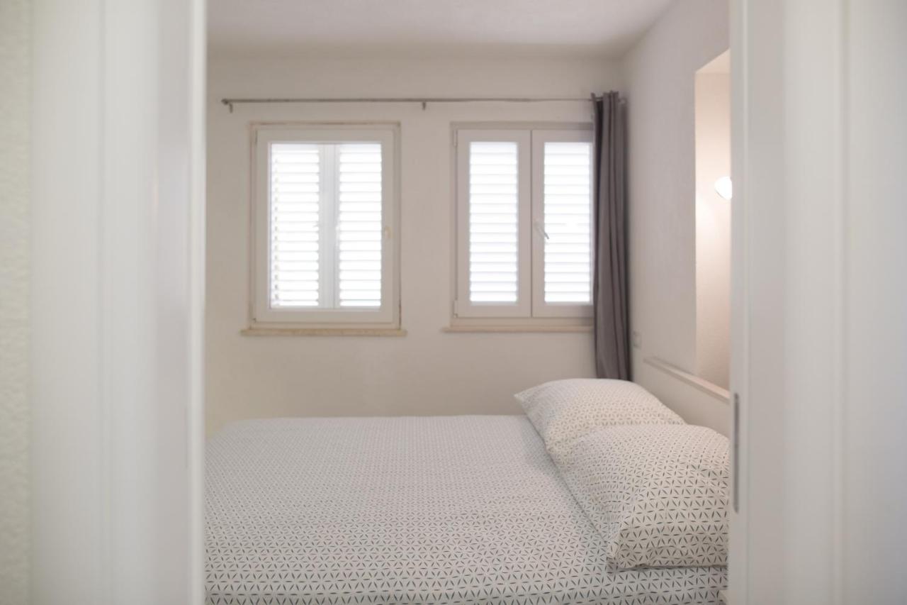 Serious Job Apartment Дубровник Екстериор снимка