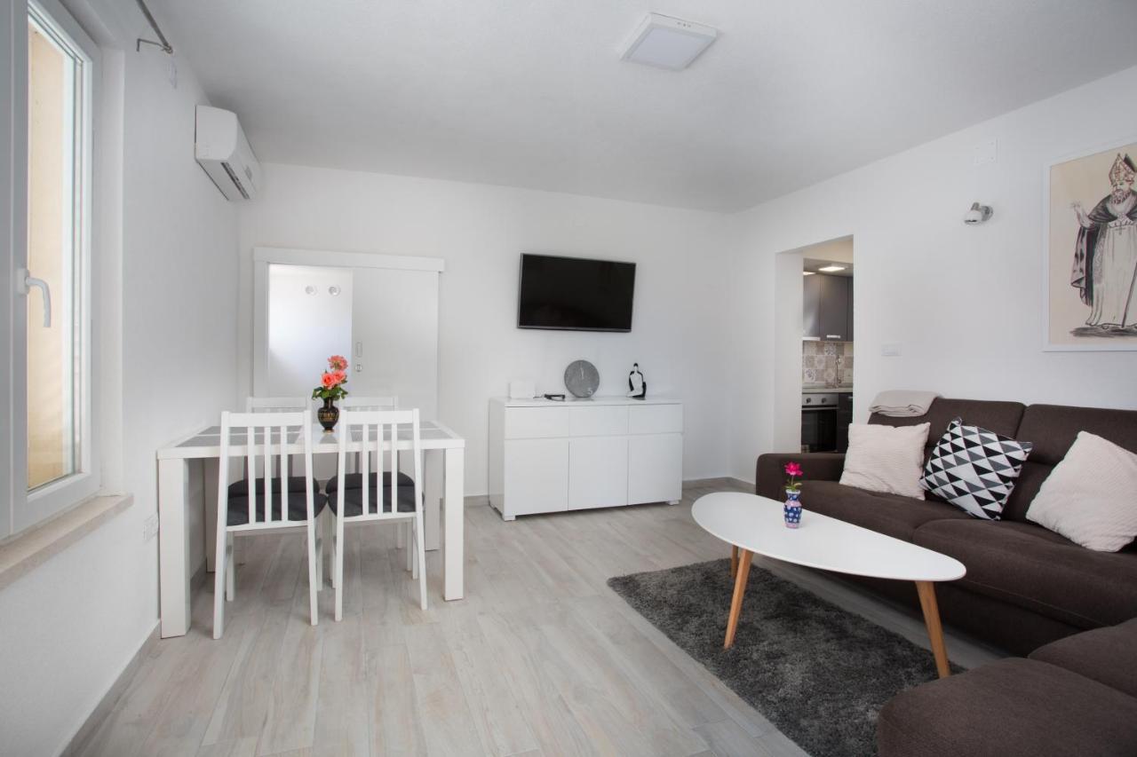 Serious Job Apartment Дубровник Екстериор снимка
