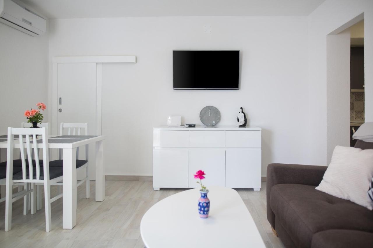 Serious Job Apartment Дубровник Екстериор снимка